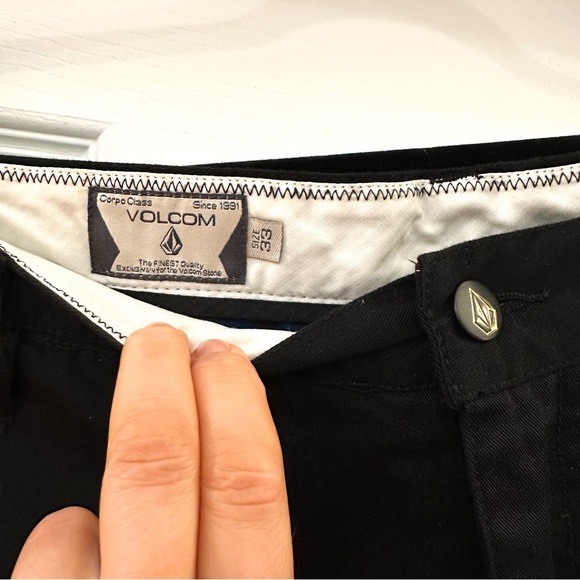 Volcom FRICKIN MODERN SHORTS Flat Front Golf Black sz 33 - Picture 5 of 6